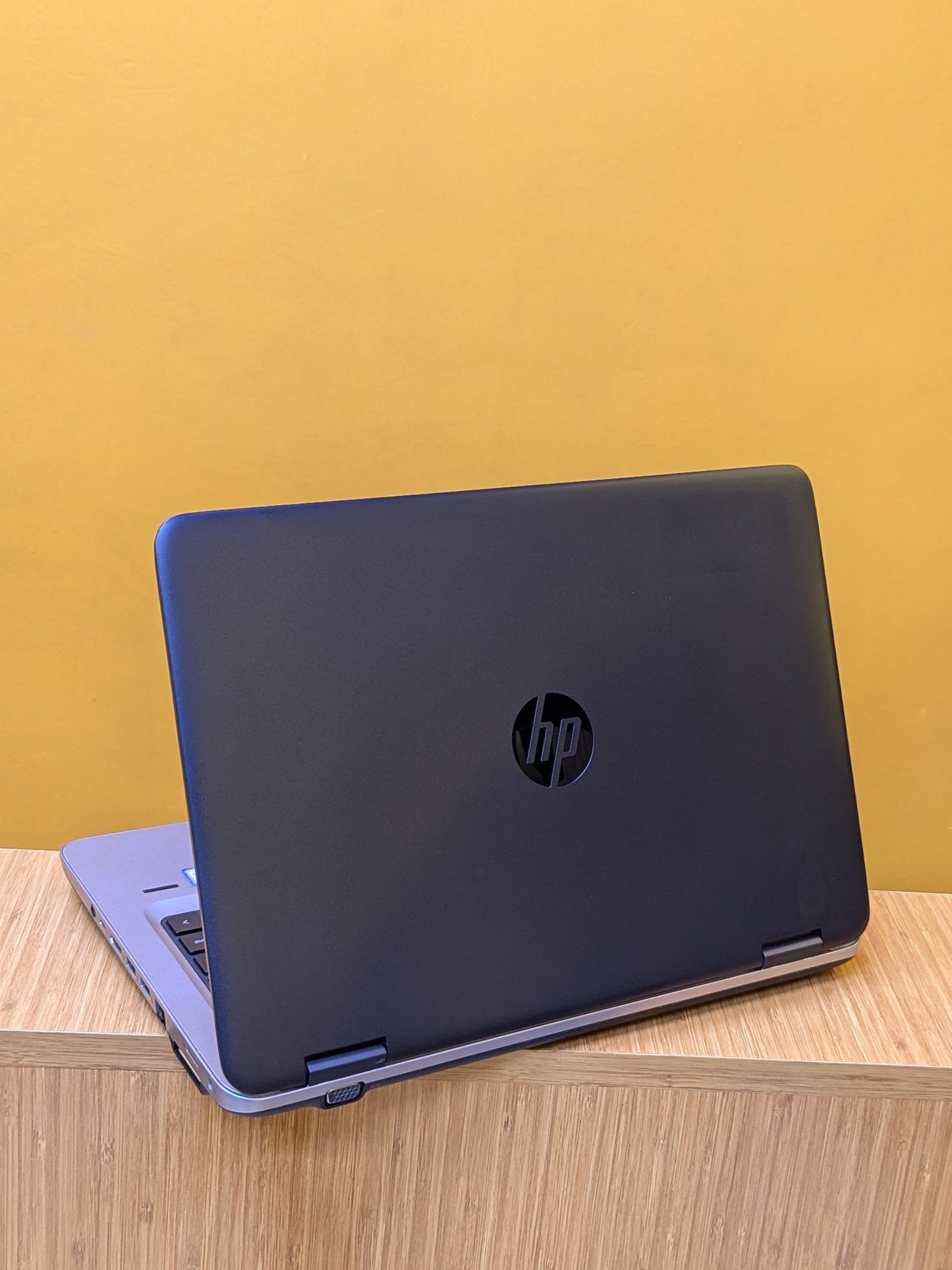 HP probook 640 G3 Core i5 Ram 8gb SSD 256gb, 7th Generation, Screen Size 14 inches, Procesor speed 2.71Ghz, Backlight keyboard, Colour Black.