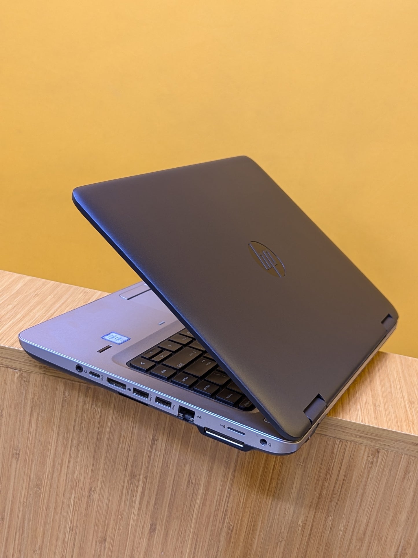 HP probook 640 G3 Core i5 Ram 8gb SSD 256gb, 7th Generation, Screen Size 14 inches, Procesor speed 2.71Ghz, Backlight keyboard, Colour Black.