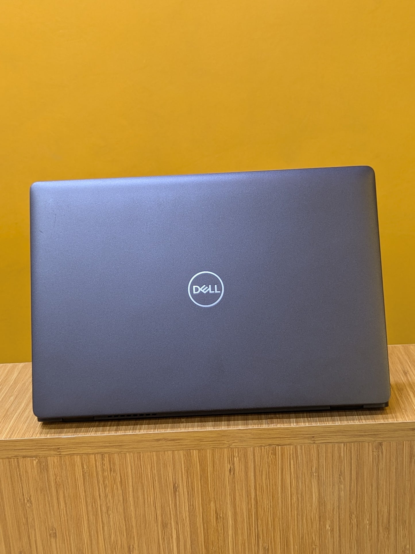 Dell Latitude 5300 Core i5, Ram 8gb SSD 256gb, 8th Generation, Screen Size 13 inches, Backlight keyboard,Resolution 1080p Full HD