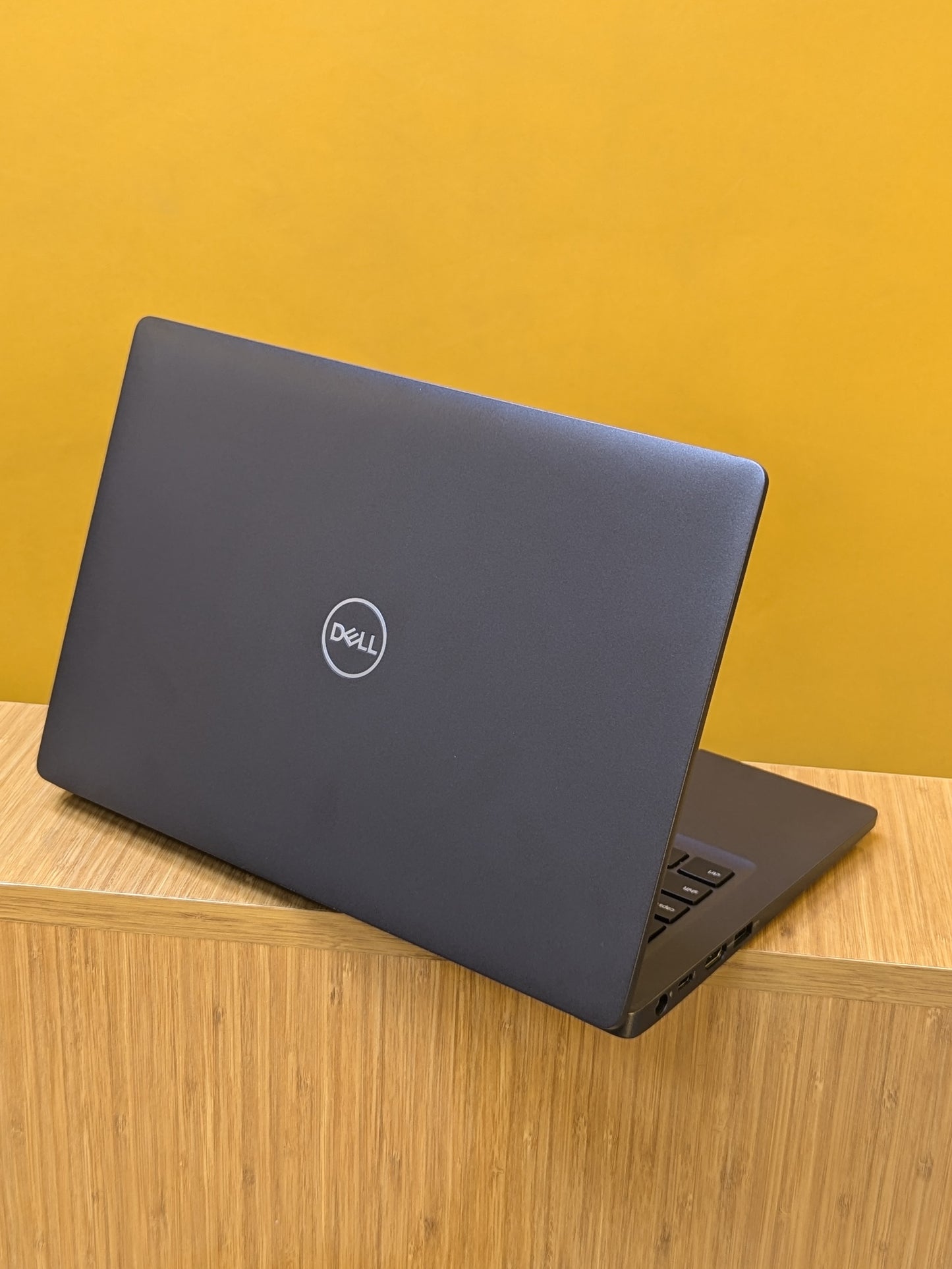 Dell Latitude 5300 Core i5, Ram 8gb SSD 256gb, 8th Generation, Screen Size 13 inches, Backlight keyboard,Resolution 1080p Full HD