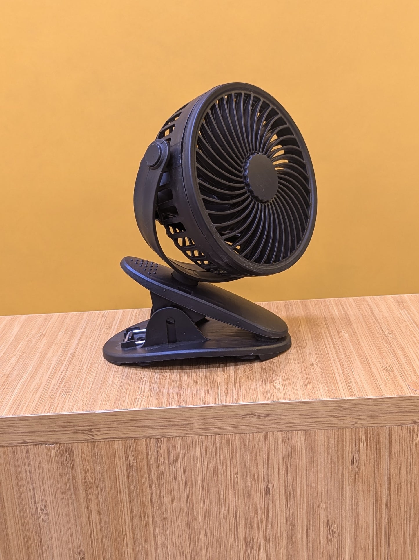 Multifunctional Desktop Fan Rechargeable .