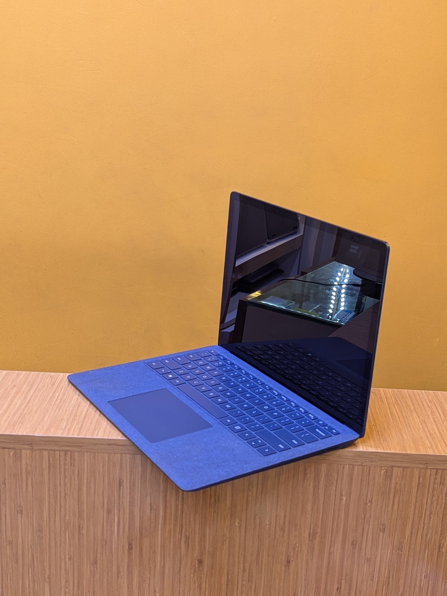 Microsoft Surface laptop 3 Core i5 Ram 16gb SSD 256gb touchscreen, 10th Generation display 14 inches.