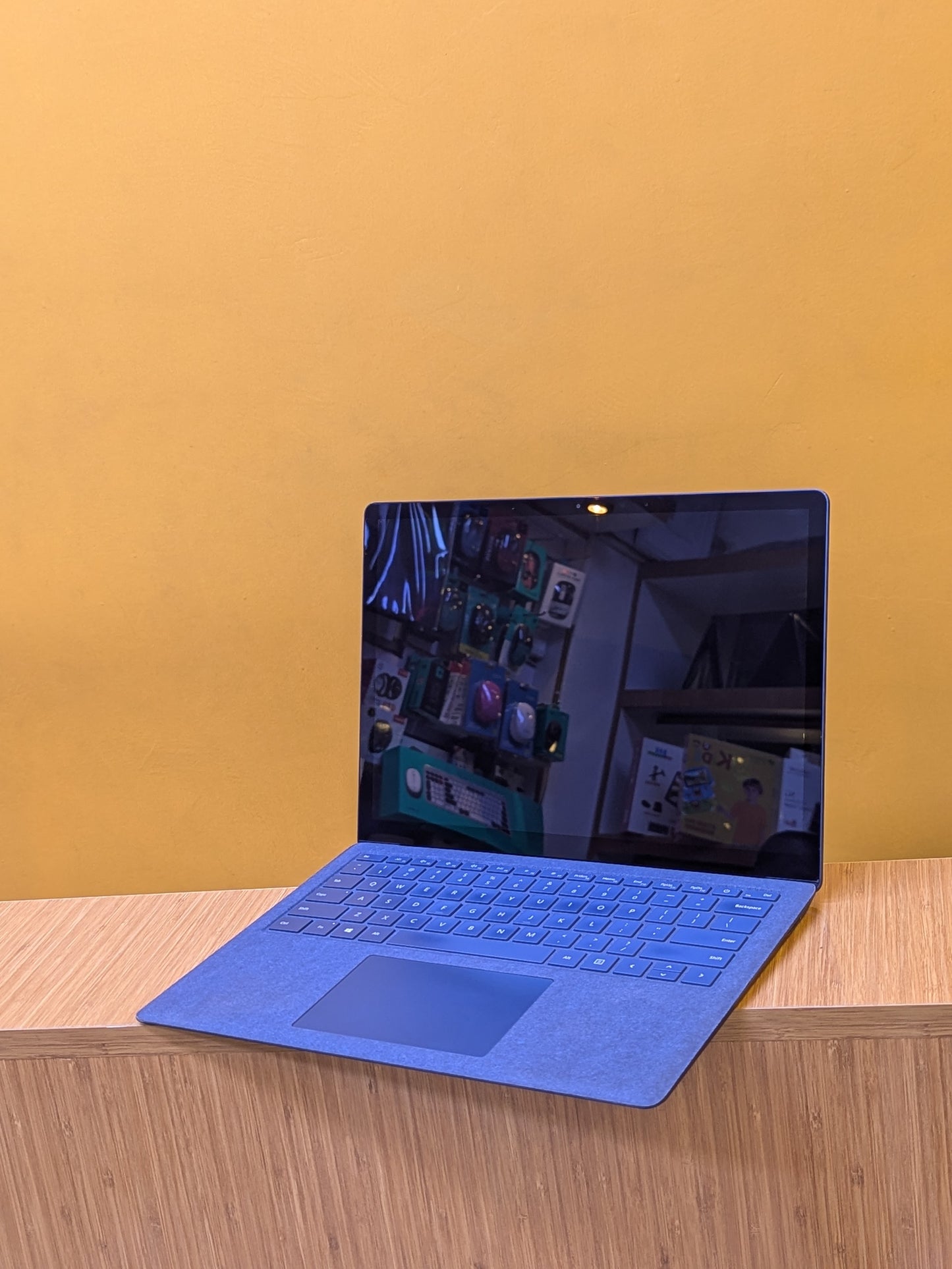 Microsoft Surface laptop 3 Core i5 Ram 16gb SSD 256gb touchscreen, 10th Generation display 14 inches.