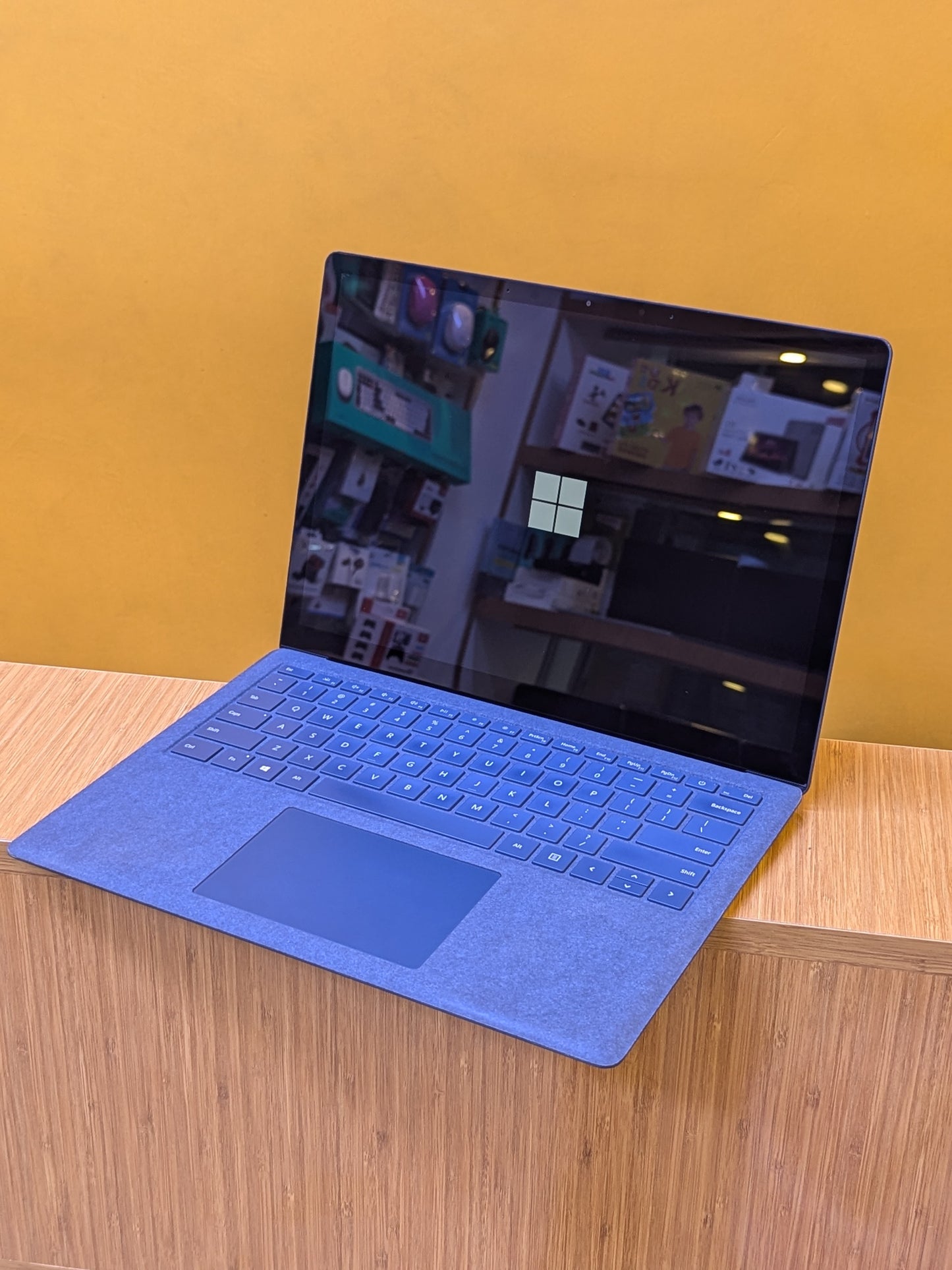 Microsoft Surface laptop 3 Core i5 Ram 16gb SSD 256gb touchscreen, 10th Generation display 14 inches.