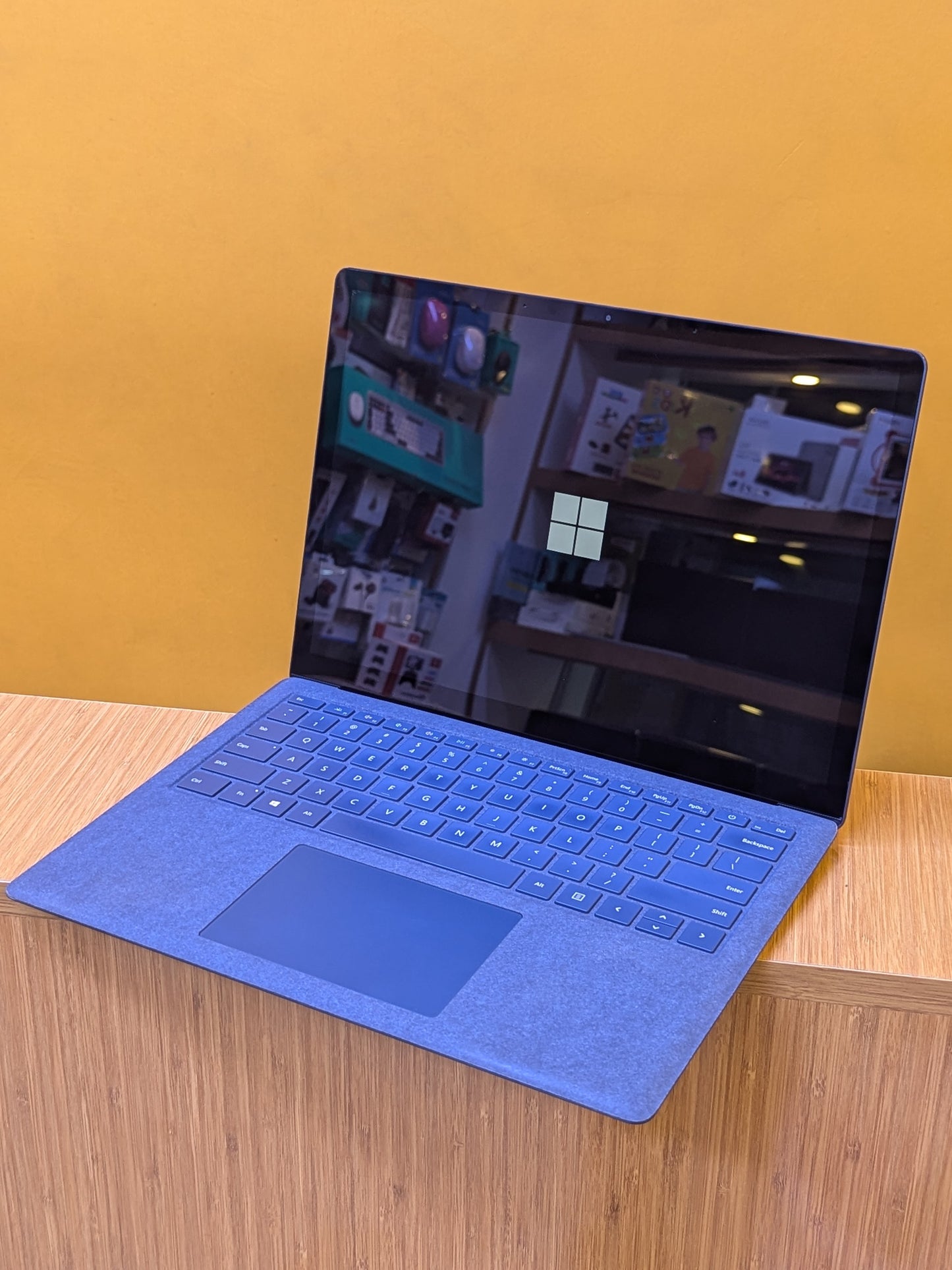 Microsoft Surface laptop 3 Core i5 Ram 16gb SSD 256gb touchscreen, 10th Generation display 14 inches.