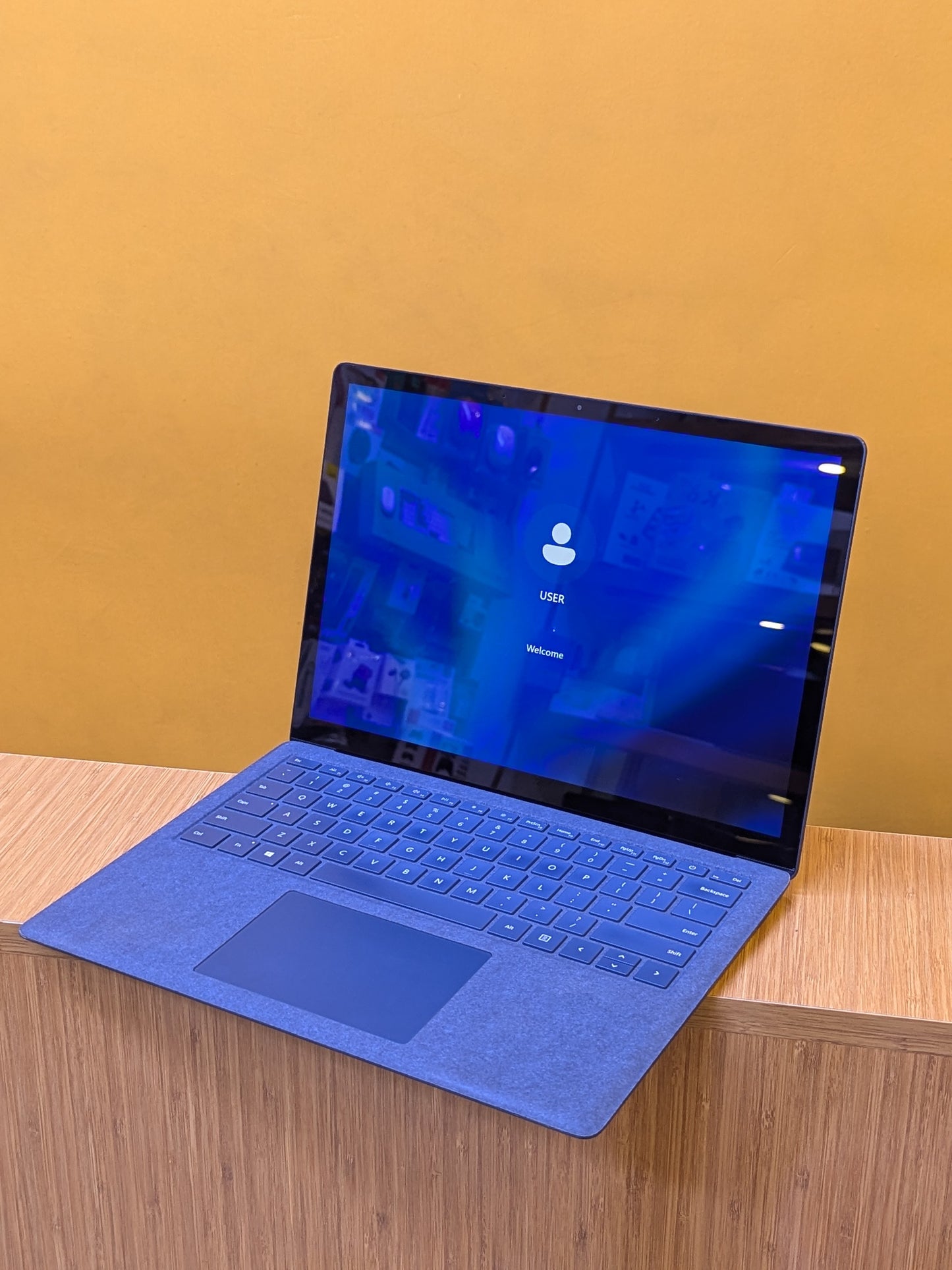 Microsoft Surface laptop 3 Core i5 Ram 16gb SSD 256gb touchscreen, 10th Generation display 14 inches.