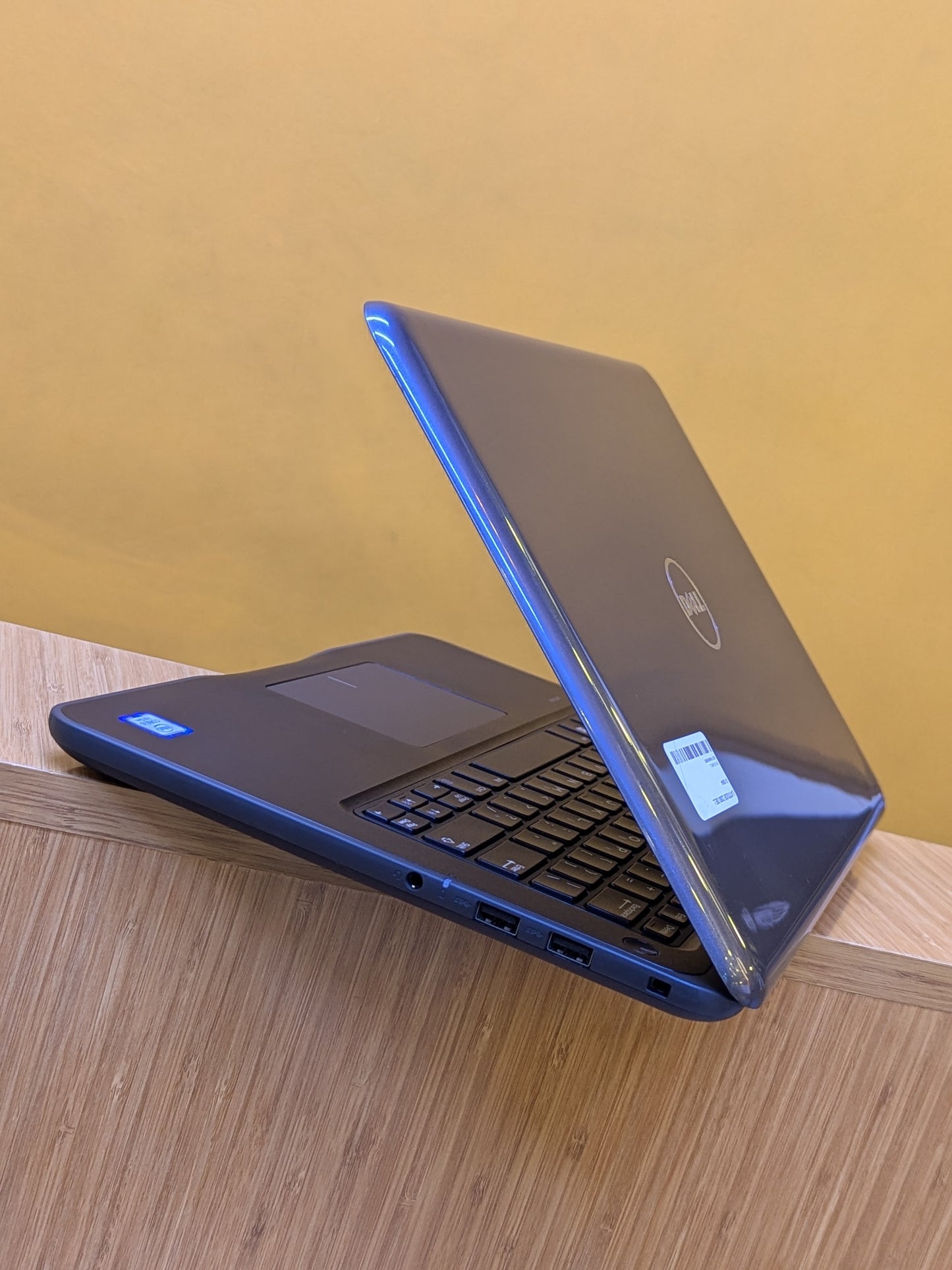 Dell latitude 3380  Core i5 Ram 8gb HDD 500gb 7th Generation processor 2.71Ghz Display 14 inches