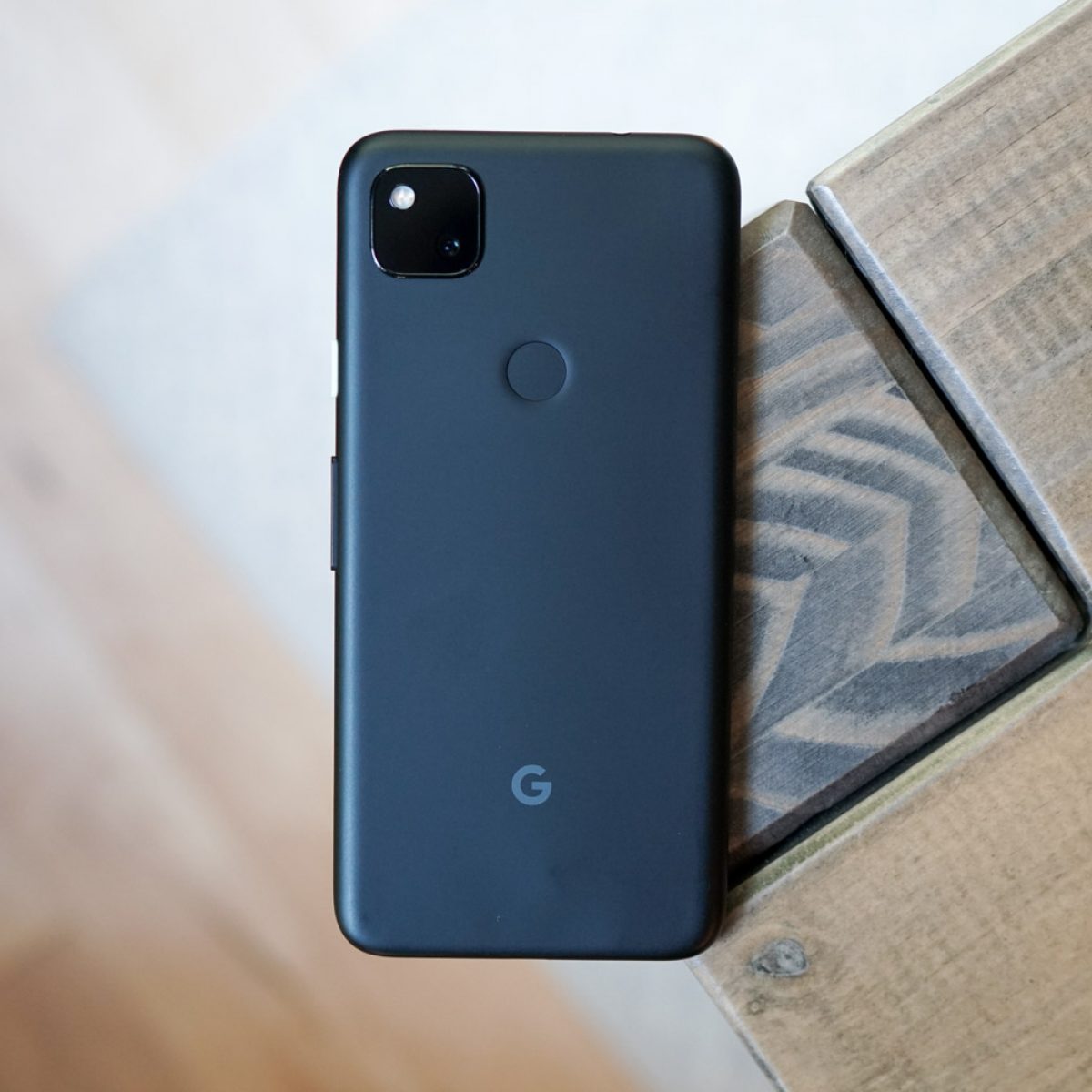 Google Pixel 4a, 6GB RAM, 128GB ROM, OLED/HDR Display, 3140mAh Battery, 12MP Main Camera, 8MP Selfie Camera.